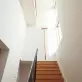 jak pomalować wysoką klatkę schodową