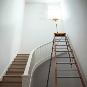 Jak pomalować ścianę nad schodami