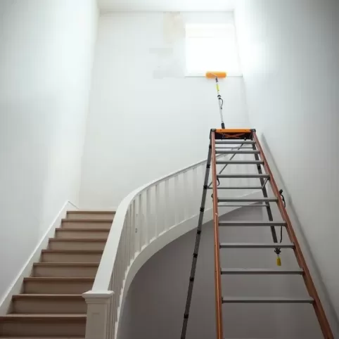 Jak pomalować ścianę nad schodami