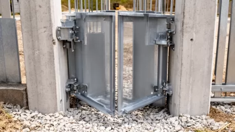 Montaż bramy dwuskrzydłowej do słupków betonowych